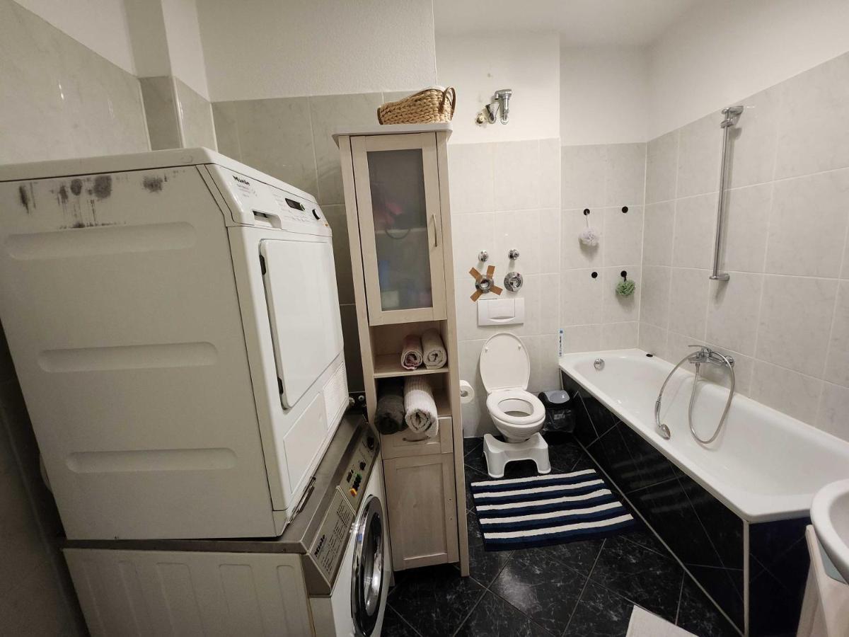 One Private Room Available In A Two Room Apartment In Tegel, Berlin Bagian luar foto